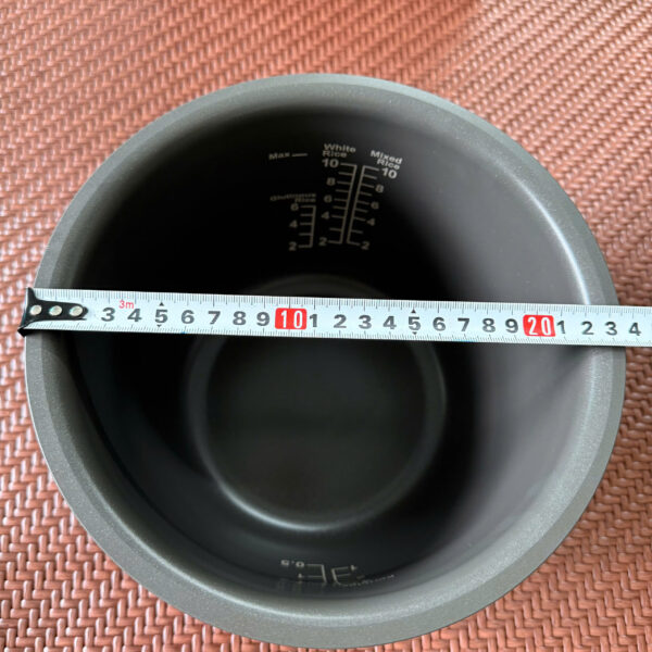 Đường kính ruột nồi RC 18NMF khoảng 23,5cm Đường kính ruột nồi RC 18NMF khoảng 23,5cm